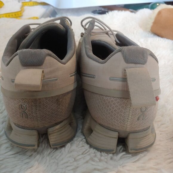 UQ On Cloud Womens Grey Swiss Engineering Running Shoe size W9.5 - Picture 4 of 7